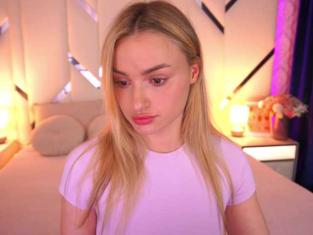 FloraGreys live cam on BongaCams