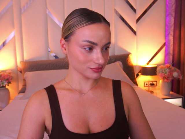 FloraGreys live cam preview