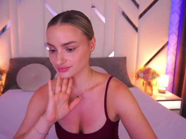 FloraGreys live cam on BongaCams