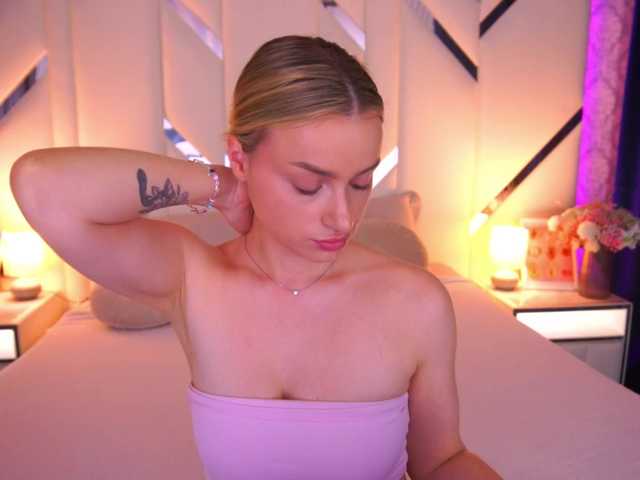 FloraGreys live cam on BongaCams
