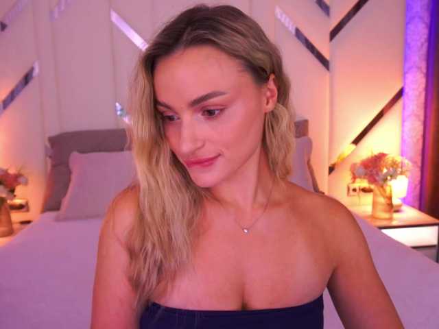 FloraGreys live cam on BongaCams