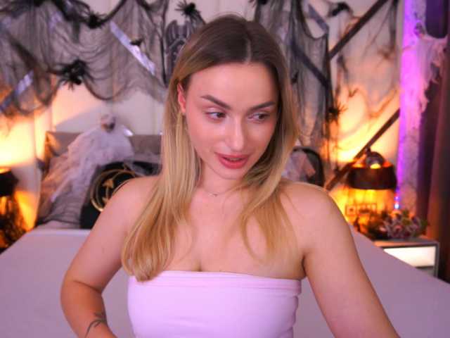 FloraGreys live cam on BongaCams