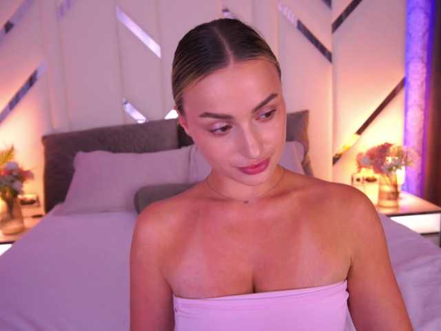 FloraGreys live cam on BongaCams
