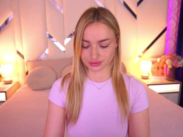 FloraGreys live cam on BongaCams