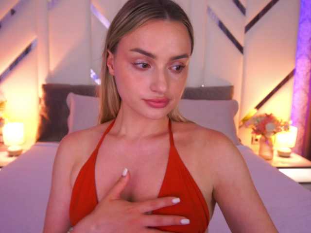 FloraGreys live cam on BongaCams