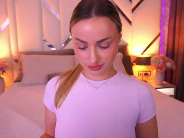 FloraGreys live cam on BongaCams