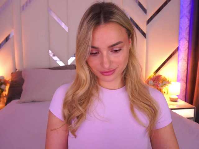 FloraGreys live cam on BongaCams