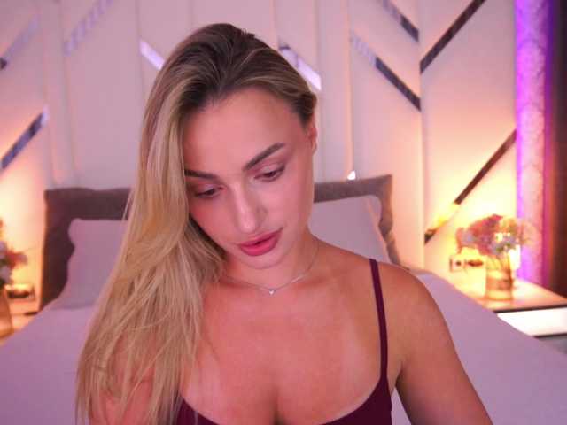 FloraGreys live cam