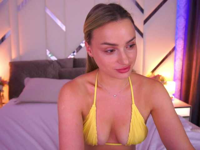 FloraGreys live webcam show
