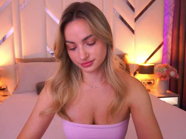 FloraGreys live cam on BongaCams
