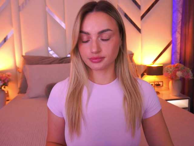 FloraGreys live cam on BongaCams