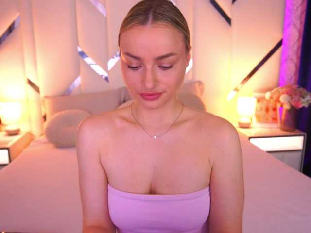 FloraGreys live cam on BongaCams