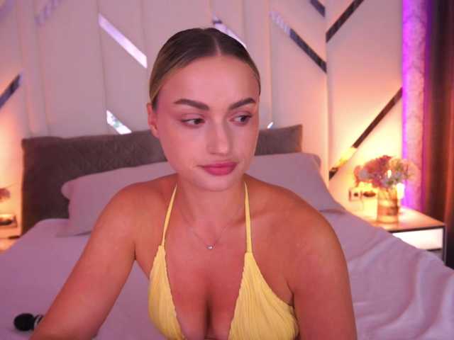 FloraGreys live cam on BongaCams