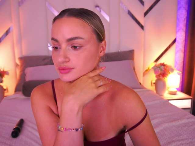FloraGreys live cam