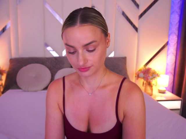 FloraGreys live cam on BongaCams