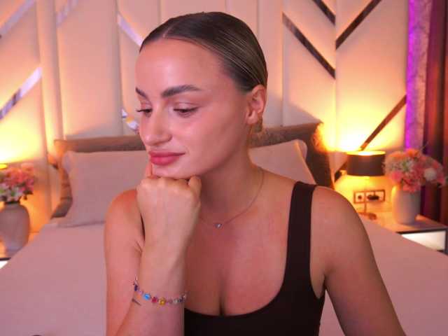 FloraGreys live cam on BongaCams