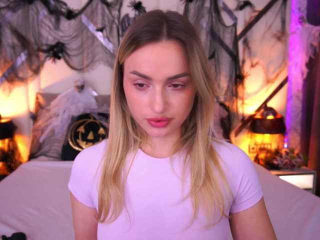FloraGreys live cam on BongaCams