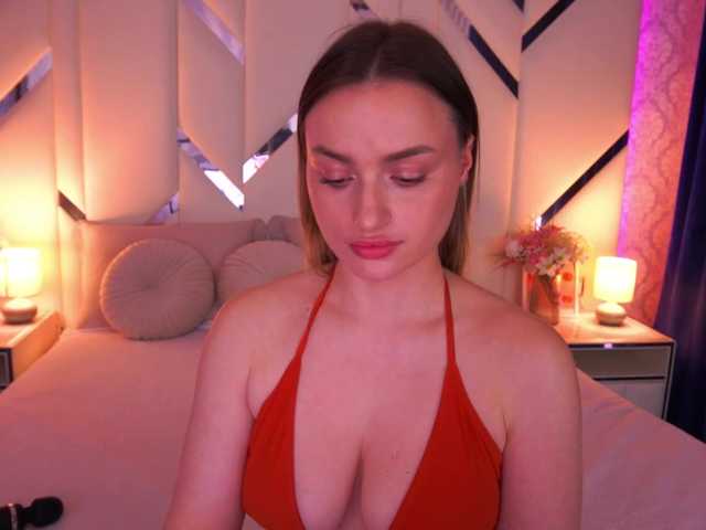 FloraGreys's BongaCams show and profile