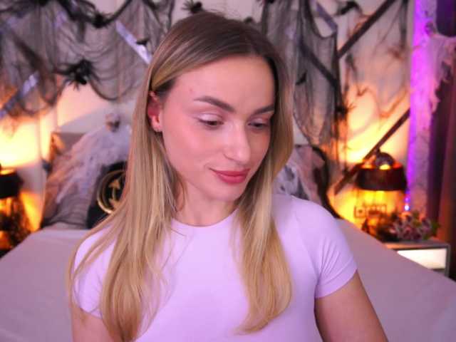 FloraGreys live cam on BongaCams