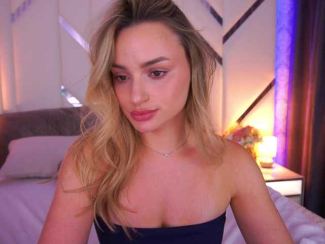 FloraGreys live cam on BongaCams