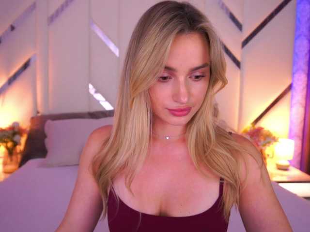 FloraGreys live cam on BongaCams
