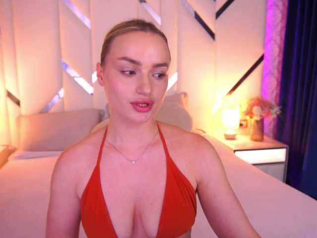 FloraGreys live cam on BongaCams