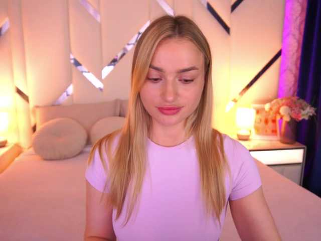 FloraGreys live cam on BongaCams