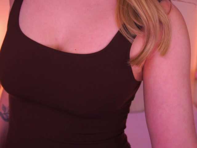 FloraGreys Nude Live Sex Shows