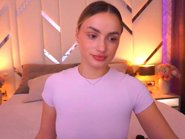 FloraGreys live cam on BongaCams