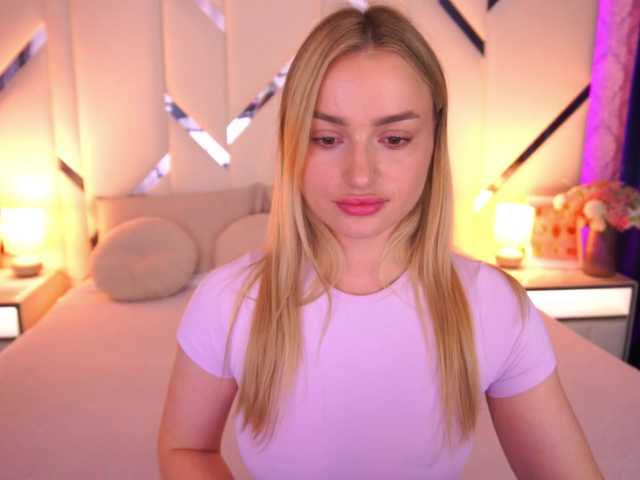 FloraGreys live cam on BongaCams
