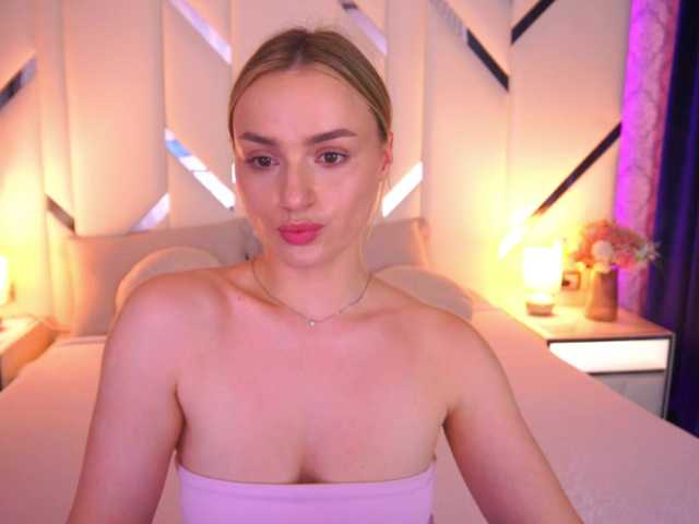 FloraGreys live cam