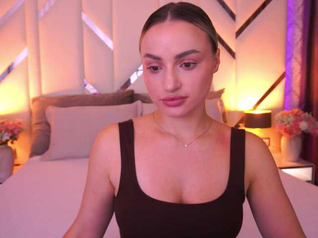 FloraGreys live cam on BongaCams