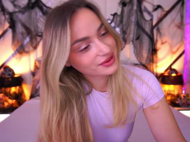 FloraGreys live cam on BongaCams