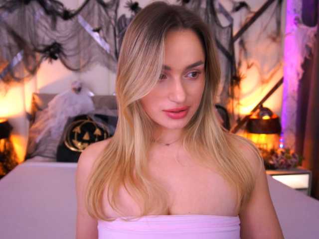 FloraGreys live cam on BongaCams