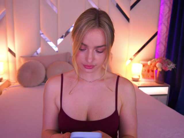 FloraGreys live cam on BongaCams