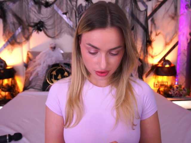 FloraGreys live cam on BongaCams