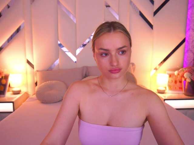FloraGreys live cam on BongaCams