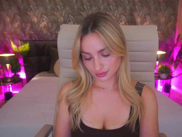 FloraGreys live webcam show