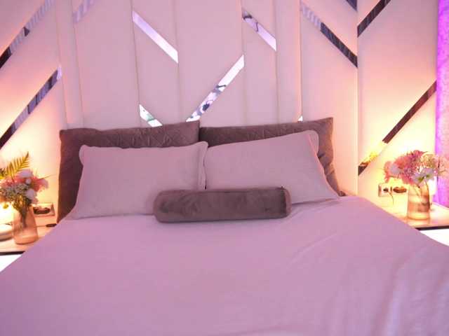 FloraGreys live cam on BongaCams