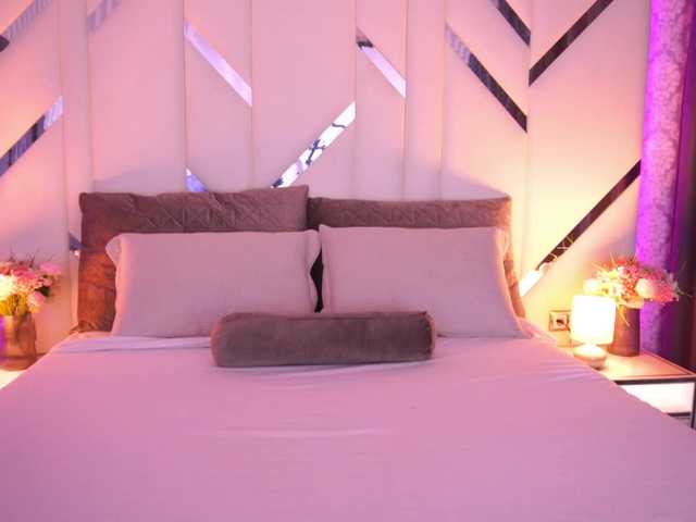 FloraGreys live cam on BongaCams