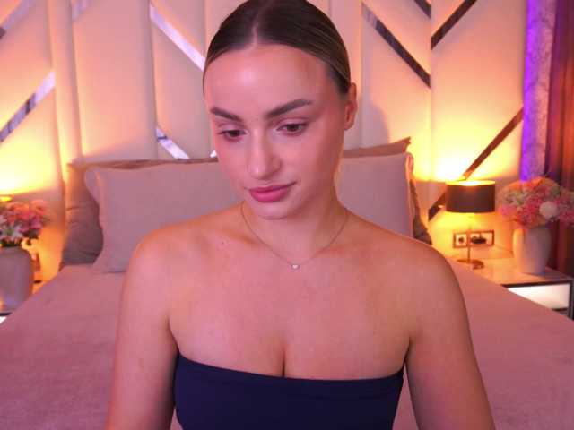 FloraGreys live cam on BongaCams