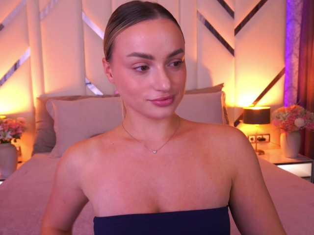 FloraGreys live cam on BongaCams