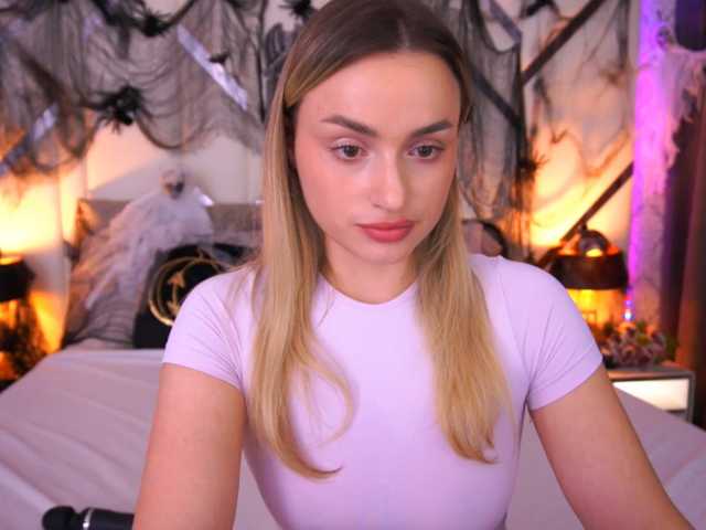 FloraGreys live cam on BongaCams