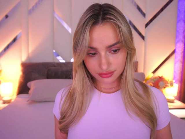 FloraGreys live cam on BongaCams