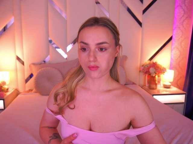 FloraGreys live cam