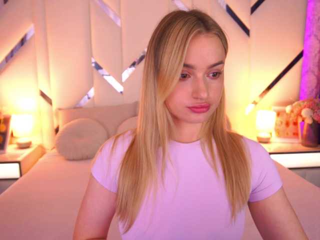 FloraGreys live cam on BongaCams