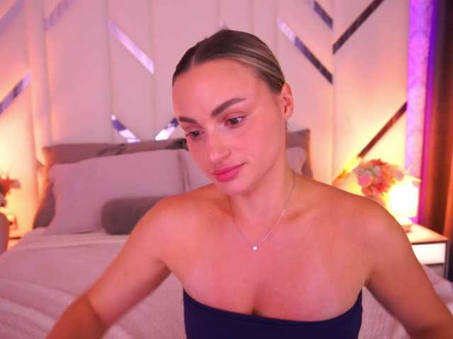 FloraGreys live cam on BongaCams