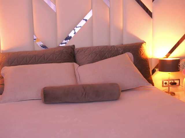 FloraGreys live cam on BongaCams