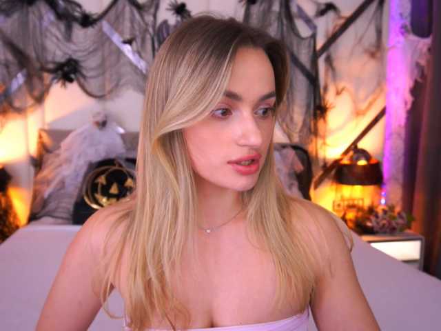 FloraGreys live cam on BongaCams