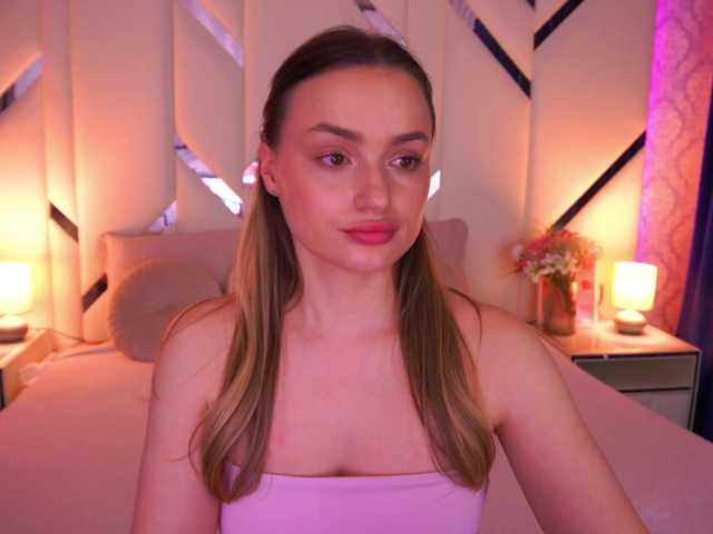 FloraGreys's BongaCams show and profile